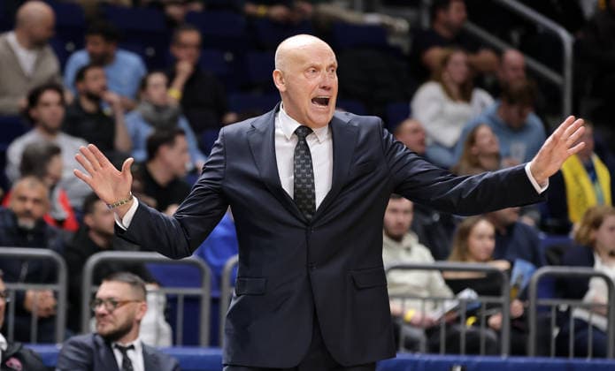 Coach Rimas Kurtinaitis gives instructions Upper body action Sport Basketball Champions League CL Men Season 2025 2026 16 12 2025 ALBA Berlin vs BC Sabah Baku