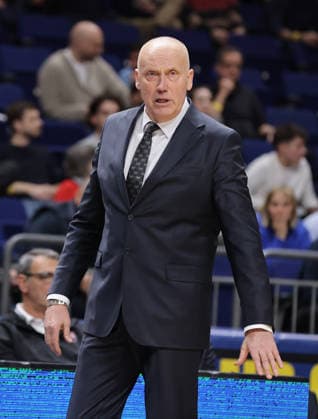 Coach Rimas Kurtinaitis gives instructions Upper body action Sport Basketball Champions League CL Men Season 2025 2026 16 12 2025 ALBA Berlin vs BC Sabah Baku