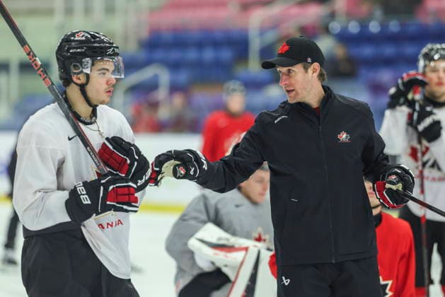 December 16, 2025, Niagara Falls, On, Canada: Tij Iginla, left, of Lake Country, B.C., talks with coach Kyle Turris during Canada s National Junior Team training camp in Niagara Falls, Ont., Tuesday, Dec. 16, 2025. Canada News - December 16, 2025 - ZUMAc35_ 20251216_zaf_c35_014 Copyright: xNickxIwanyshynx