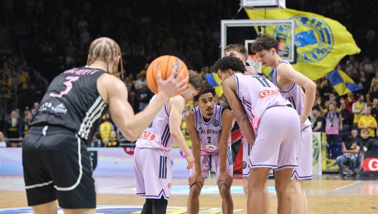 Alba players consult each other Sport Basketball Champions League CL Men Season 2025 2026 16 12 2025 ALBA Berlin vs BC Sabah Baku