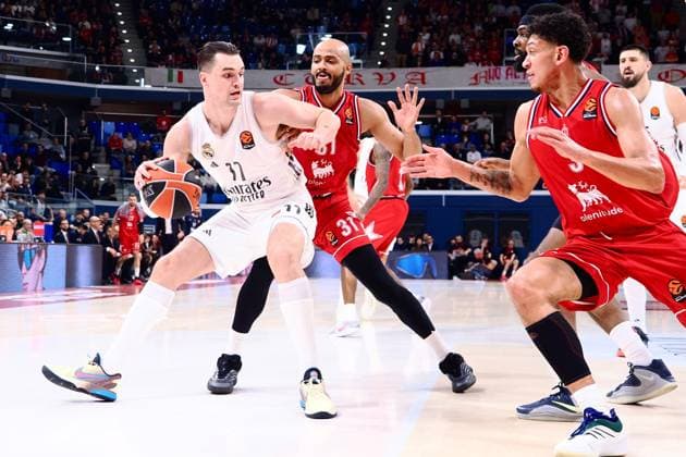Mario Hezonja (Real Madrid) during EA7 Emporio Armani Milano vs Real Madrid, Basketball Euroleague match in Assago (MI), Italy, December 16 2025  Copyright: xSavinoxPaolella IPAxSportx xipa-agency.netx xx IPA_69223630 IPA_Agency_IPA69223630