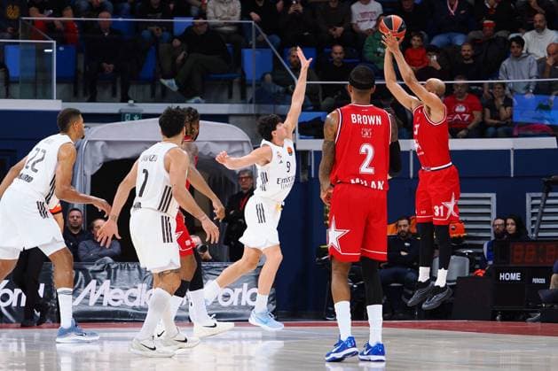 BASKET - Euroleague - EA7 Emporio Armani Milano vs Real Madrid Shavon Shields (EA7 Emporio Armani Olimpia Milano) during EA7 Emporio Armani Milano vs Real Madrid, Basketball Euroleague match in Assago (MI), Italy, December 16 2025 Assago (MI) Italy  Copyright: xIPAxSport ABACAx