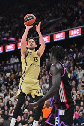 BASKET : Paris Basket vs FC Barcelona, Barca - Euroleague - 16 12 2025 TOMAS SATORANSKY ( 13 - Barcelona ) and MOUHAMED FAYE ( 15 - Paris Basket ) during the Euroleague match between Paris Basketball and FC Barcelona at Adidas Arena on December 16, 2025 in Paris, France. ( Photo by Federico Pestellini PSNewz ) - ParisFrance  Copyright: xFedericoxPestellinix
