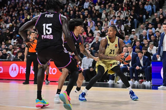 BASKET : Paris Basket vs FC Barcelona, Barca - Euroleague - 16 12 2025 WILL CLYBURN ( 21 - Barcelona ) , JARED RHODEN ( 8 - Paris Basket ) and MOUHAMED FAYE ( 15 - Paris Basket ) during the Euroleague match between Paris Basketball and FC Barcelona at Adidas Arena on December 16, 2025 in Paris, France. ( Photo by Federico Pestellini PSNewz ) - ParisFrance  Copyright: xFedericoxPestellinix