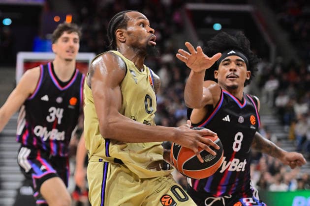 BASKET : Paris Basket vs FC Barcelona, Barca - Euroleague - 16 12 2025 KEVIN PUNTER ( 0 - Barcelona ) and JARED RHODEN ( 8 - Paris Basket ) during the Euroleague match between Paris Basketball and FC Barcelona at Adidas Arena on December 16, 2025 in Paris, France. ( Photo by Federico Pestellini PSNewz ) - ParisFrance  Copyright: xFedericoxPestellinix