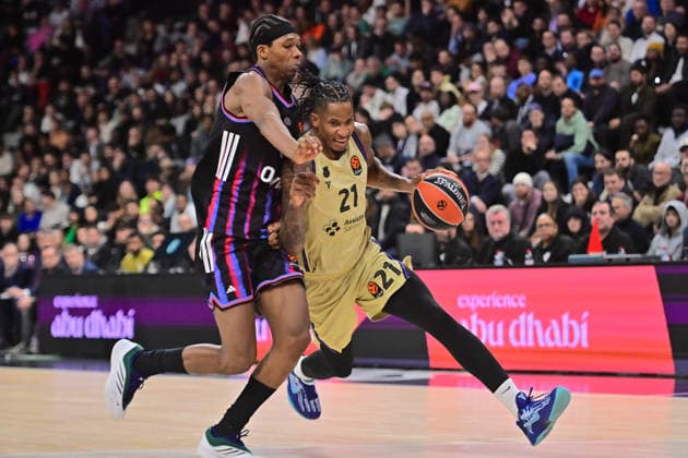 BASKET : Paris Basket vs FC Barcelona, Barca - Euroleague - 16 12 2025 WILL CLYBURN ( 21 - Barcelona ) and ALLAN DOKOSSI ( 13 - Paris Basket ) during the Euroleague match between Paris Basketball and FC Barcelona at Adidas Arena on December 16, 2025 in Paris, France. ( Photo by Federico Pestellini PSNewz ) - ParisFrance  Copyright: xFedericoxPestellinix