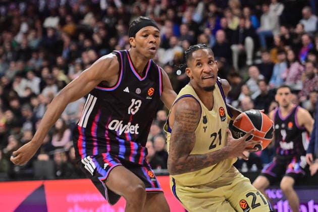 BASKET : Paris Basket vs FC Barcelona, Barca - Euroleague - 16 12 2025 WILL CLYBURN ( 21 - Barcelona ) and ALLAN DOKOSSI ( 13 - Paris Basket ) during the Euroleague match between Paris Basketball and FC Barcelona at Adidas Arena on December 16, 2025 in Paris, France. ( Photo by Federico Pestellini PSNewz ) - ParisFrance  Copyright: xFedericoxPestellinix