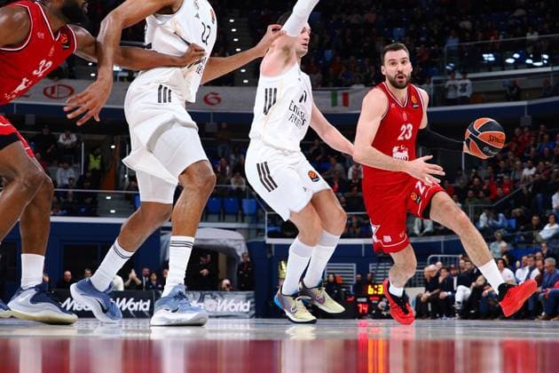 Marko Guduric (EA7 Emporio Armani Olimpia Milano) during EA7 Emporio Armani Milano vs Real Madrid, Basketball Euroleague match in Assago (MI), Italy, December 16 2025  Copyright: xSavinoxPaolella IPAxSportx xipa-agency.netx xx IPA_69225408 IPA_Agency_IPA69225408