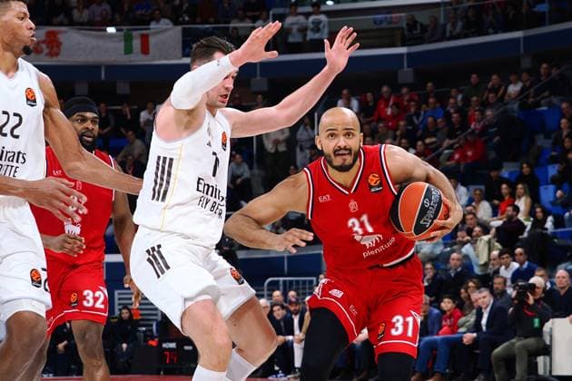 Shavon Shields (EA7 Emporio Armani Olimpia Milano) during EA7 Emporio Armani Milano vs Real Madrid, Basketball Euroleague match in Assago (MI), Italy, December 16 2025  Copyright: xSavinoxPaolella IPAxSportx xipa-agency.netx xx IPA_69225428 IPA_Agency_IPA69225428