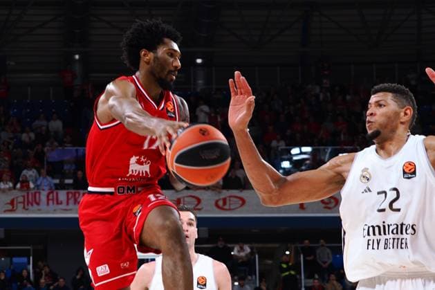 Armoni Brooks (EA7 Emporio Armani Olimpia Milano) &amp; Walter Tavares (Real Madrid) during EA7 Emporio Armani Milano vs Real Madrid, Basketball Euroleague match in Assago (MI), Italy, December 16 2025  Copyright: xSavinoxPaolella IPAxSportx xipa-agency.netx xx IPA_69225435 IPA_Agency_IPA69225435