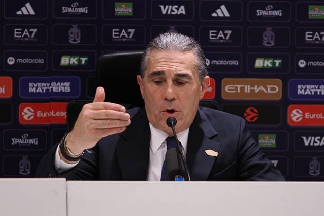 Sergio Scariolo, head coach (Real Madrid) during EA7 Emporio Armani Milano vs Real Madrid, Basketball Euroleague match in Assago (MI), Italy, December 16 2025  Copyright: xSavinoxPaolella IPAxSportx xipa-agency.netx xx IPA_69225584 IPA_Agency_IPA69225584