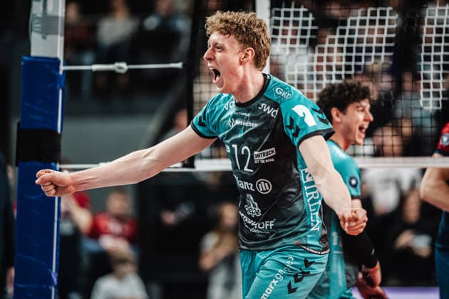 Volleyball Men Season 2025 2026 1 Volleyball Bundesliga Men DVV Cup Semi-Final SVG Lüneburg vs SWD powervolleys Düren 16 12 2025 Siebe Korenblek 12, SWD powervolleys Düren cheers Lüneburg LKH Arena Niedersachsen Germany