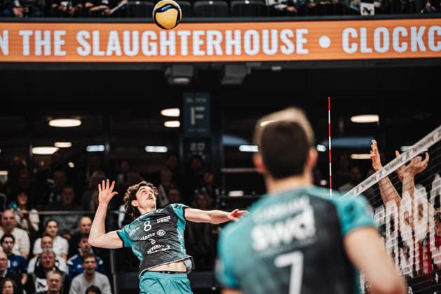 Volleyball Men Season 2025 2026 1 Volleyball Bundesliga Men DVV Cup Semi-Final SVG Lüneburg vs SWD powervolleys Düren 16 12 2025 Robin Baghdady 8, SWD powervolleys Düren on the attack Lüneburg LKH Arena Niedersachsen Germany