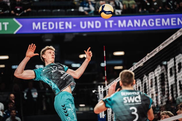Volleyball Men Season 2025 2026 1 Volleyball Bundesliga Men DVV Cup Semi-Final SVG Lüneburg vs SWD powervolleys Düren 16 12 2025 Siebe Korenblek 12, SWD powervolleys Düren on the attack Lüneburg LKH Arena Niedersachsen Germany