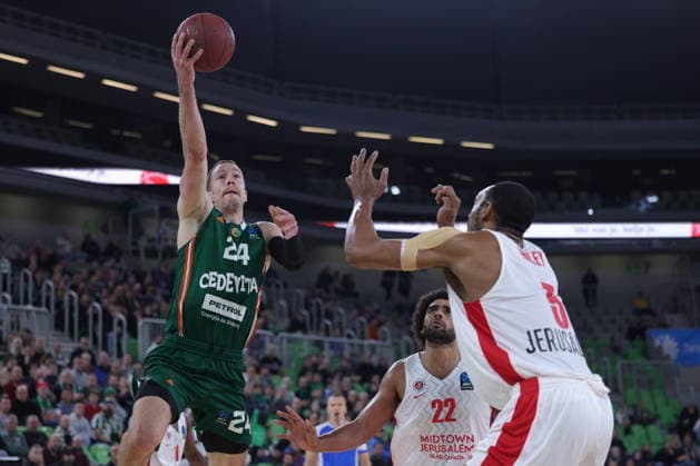 (251217) -- LJUBLJANA, Dec. 17, 2025 -- David Skara (L) of Cedevita Olimpija Ljubljana goes for a layup during the BKT EuroCup 2025 26 11th round basketball match between Cedevita Olimpija Ljubljana and Hapoel Midtown Jerusalem in Ljubljana, Slovenia, on Dec. 16, 2025. (Photo by Xinhua) (SP) SLOVENIA-LJUBLJANA-BASKETBALL-BKT EUROCUP-CEDEVITA OLIMPIJA LJUBLJANA VS HAPOEL VIDTOWN JERUSALEM ZeljkoxStevanic 