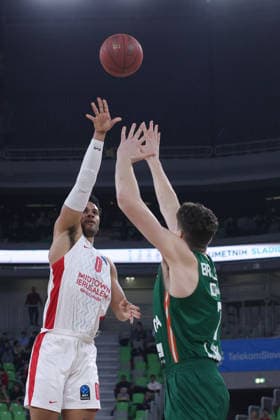 (251217) -- LJUBLJANA, Dec. 17, 2025 -- Justin Smith (L) of Hapoel Midtown Jerusalem shoots during the BKT EuroCup 2025 26 11th round basketball match between Cedevita Olimpija Ljubljana and Hapoel Midtown Jerusalem in Ljubljana, Slovenia, on Dec. 16, 2025. (Photo by Xinhua) (SP) SLOVENIA-LJUBLJANA-BASKETBALL-BKT EUROCUP-CEDEVITA OLIMPIJA LJUBLJANA VS HAPOEL VIDTOWN JERUSALEM ZeljkoxStevanic 