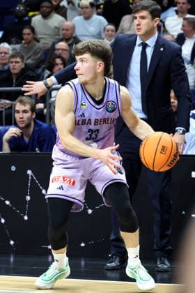 DEU, Basketball Champions League BCL , ALBA vs BC Sabah, 16 12 2025, Uber Arena, Berlin, DEU, Basketball Champions League BCL , ALBA vs BC Sabah, pictured Bennet Hundt ALBA Berlin 33 , CHIEF COACH Pedro Calles ALBA Berlin nordphotoxGmbHx xEngler nph00076