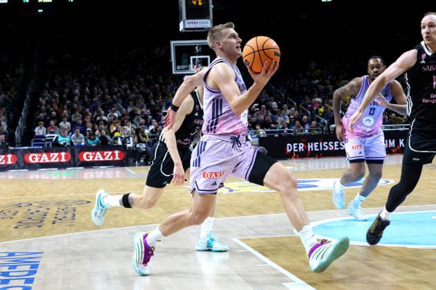 DEU, Basketball Champions League BCL , ALBA vs BC Sabah, 16 12 2025, Uber Arena, Berlin, DEU, Basketball Champions League BCL , ALBA vs BC Sabah, pictured Sam Griesel ALBA Berlin 5 nordphotoxGmbHx xEngler nph00076