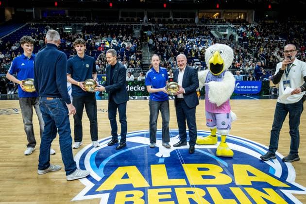 Basketball Berlin 16 12 2025 Season 2025 2026 Basketball Champions League BCL Alba Berlin Sabah BC Baku Award ceremony Best young players Michael Geißler BEA Henning Harnisch Alba Kai Wegner Governing Mayor of Berlin Rosalie Esser Alba, No 22 and others