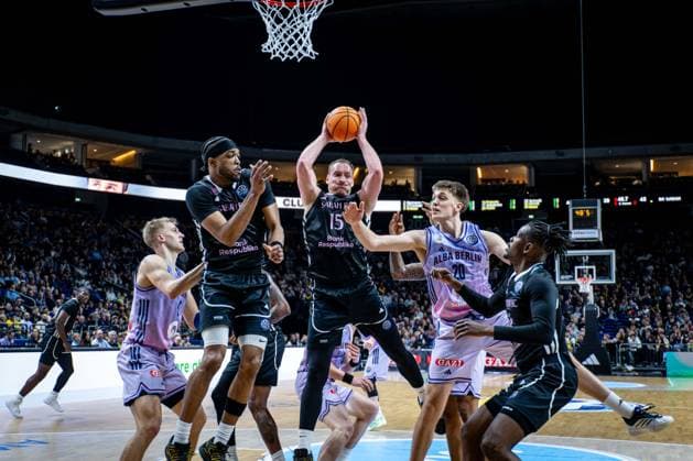 Basketball Berlin 16 12 2025 Season 2025 2026 Basketball Champions League BCL Alba Berlin Sabah BC Baku Klavs Cavars Sabah, No 15 Anton Nufer Alba Berlin, No 20