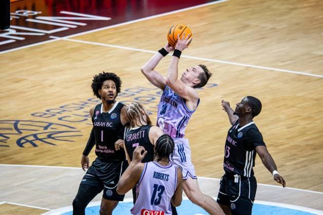 Basketball Berlin 16 12 2025 Season 2025 2026 Basketball Champions League BCL Alba Berlin Sabah BC Baku Justin Bean Alba Berlin, No 34 Hassani Gravett Sabah, No 03 Justin Tillman Sabah, No 01 James Eads III Sabah, No 13 J wan Roberts Alba Berlin, No 13