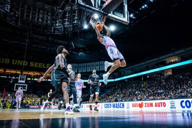 Basketball Berlin 16 12 2025 Season 2025 2026 Basketball Champions League BCL Alba Berlin Sabah BC Baku J wan Roberts Alba Berlin, No 13 Justin Tillman Sabah, No 01