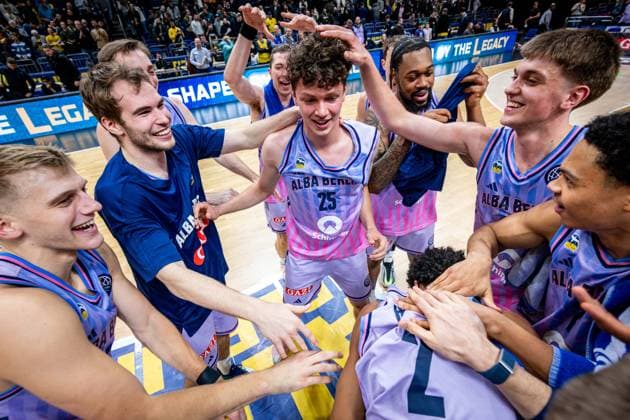 Basketball Berlin 16 12 2025 Season 2025 2026 Basketball Champions League BCL Alba Berlin Sabah BC Baku Jubel Alba Richard Schmitt Alba Berlin, No 25 Malte Delow Alba Berlin, No 06 Moses Wood Alba Berlin, No 11 Justin Bean Alba Berlin, No 34 J wan Roberts Alba Berlin, No 13 Anton Nufer Alba Berlin, No 20 Jack Kayil Alba Berlin, No 07 Matheo hermann Alba Berlin, No 02 u Sam Griesel Alba Berlin, No 05 li