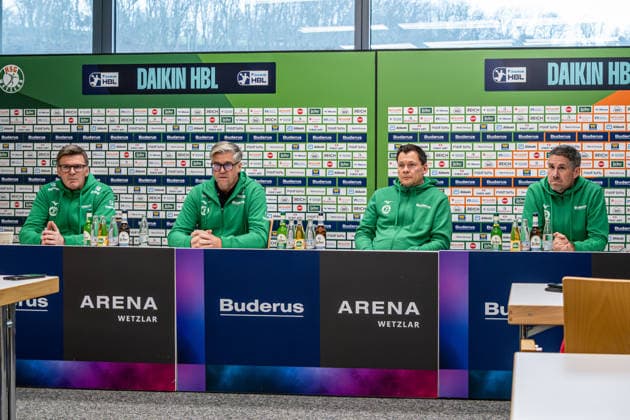 Press conference HSG Wetzlar, 17 12 25 f l Jasmin Camdzic HSG Wetzlar , Runar Sigtryggsson HSG Wetzlar , Arne Wohlfahrt HSG Wetzlar , Björn Seipp HSG Wetzlar Press conference HSG Wetzlar Wetzlar, 17 12 25 Copyright: xBEAUTIFULxSPORTS Roeczeyx