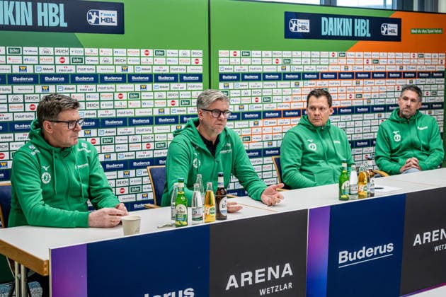 Press conference HSG Wetzlar, 17 12 25 f l Jasmin Camdzic HSG Wetzlar , Runar Sigtryggsson HSG Wetzlar , Arne Wohlfahrt HSG Wetzlar , Björn Seipp HSG Wetzlar Press conference HSG Wetzlar Wetzlar, 17 12 25 Copyright: xBEAUTIFULxSPORTS Roeczeyx