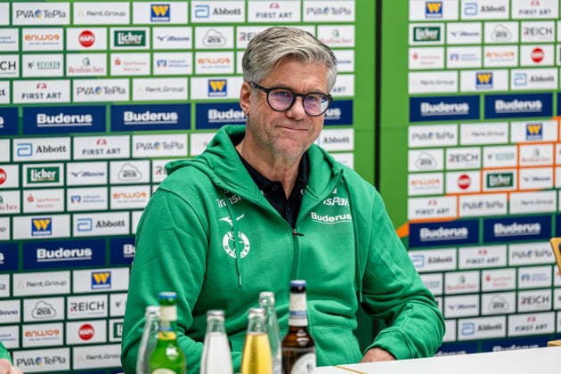 Press conference HSG Wetzlar, 17 12 25 Runar Sigtryggsson HSG Wetzlar Press conference HSG Wetzlar Wetzlar, 17 12 25 Copyright: xBEAUTIFULxSPORTS Roeczeyx