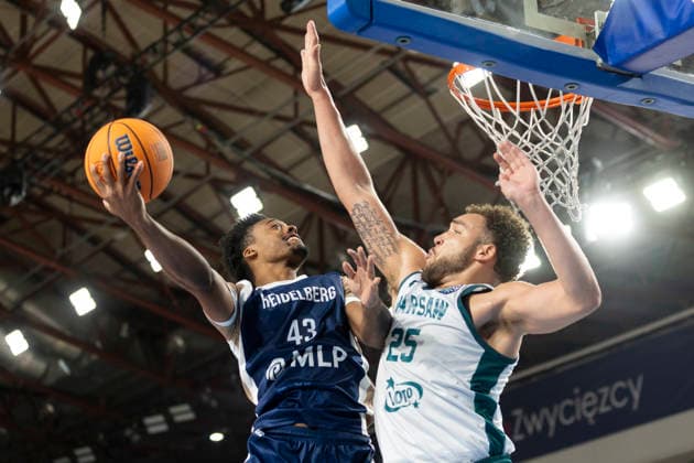 Legia Warszawa - MLP Academics Heidelberg 17.12.2025 basketball , Warsaw, Basketball Champions League BCL (koszykowka, Liga Mistrzow), game match Legia Warszawa - MLP Academics Heidelberg image shows: Eric Reed Jr (L) Race Thompson (R) photo Katarzyna Plewcyznska Fotostyk Copyright: xKatarzynaxPlewczynskax 20251217FCTKP159