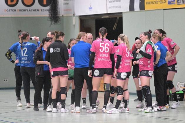 Time Out TusSies TusSies Metzingen vs ATH Strasbourg, handball, test match, season 2025 2026, 17 12 2025 TusSies Metzingen vs ATH Strasbourg, handball, test match, season 2025 2026, 17 12 2025 Metzingen Copyright: xEibner-Pressefoto TobiasxBaurx EP_TBR