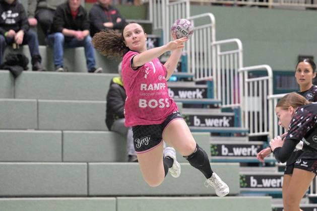 Sabrina Troester TusSies Metzingen, 07 TusSies Metzingen vs ATH Strasbourg, handball, test match, 2025 2026 season, 17 12 2025 TusSies Metzingen vs ATH Strasbourg, handball, test match, 2025 2026 season, 17 12 2025 Metzingen Copyright: xEibner-Pressefoto TobiasxBaurx EP_TBR