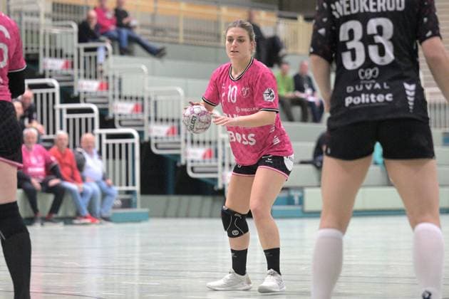 Nele Franz TusSies Metzingen, 10 TusSies Metzingen vs ATH Strasbourg, handball, test match, 2025 2026 season, 17 12 2025 TusSies Metzingen vs ATH Strasbourg, handball, test match, 2025 2026 season, 17 12 2025 Metzingen Copyright: xEibner-Pressefoto TobiasxBaurx EP_TBR