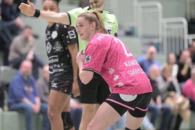 Selina Lindemann TusSies Metzingen, 02 TusSies Metzingen vs ATH Strasbourg, handball, test match, 2025 2026 season, 17 12 2025 TusSies Metzingen vs ATH Strasbourg, handball, test match, 2025 2026 season, 17 12 2025 Metzingen Copyright: xEibner-Pressefoto TobiasxBaurx EP_TBR