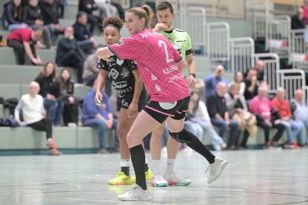 Selina Lindemann TusSies Metzingen, 02 at 7 meter TusSies Metzingen vs ATH Strasbourg, handball, test match, season 2025 2026, 17 12 2025 TusSies Metzingen vs ATH Strasbourg, handball, test match, season 2025 2026, 17 12 2025 Metzingen Copyright: xEibner-Pressefoto TobiasxBaurx EP_TBR