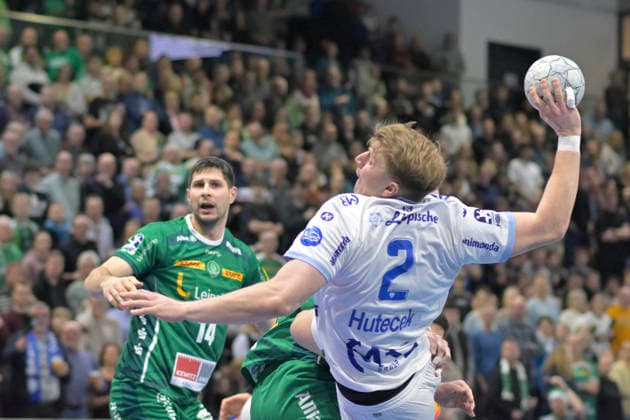 17 12 2025, Lemgos Lukas Hutecek, back Marko Mamic, handball, DHB Pokal, SC DHfK Leipzig TBV Lemgo Lippe, c Dresden