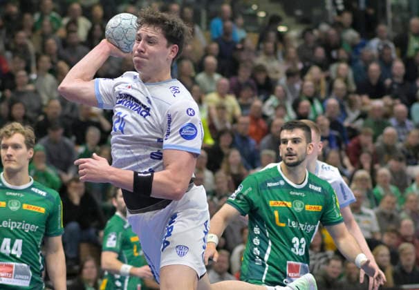 17 12 2025, Lemgos Joel Willecke throws, Handball, DHB Pokal, SC DHfK Leipzig TBV Lemgo Lippe, c Dresden