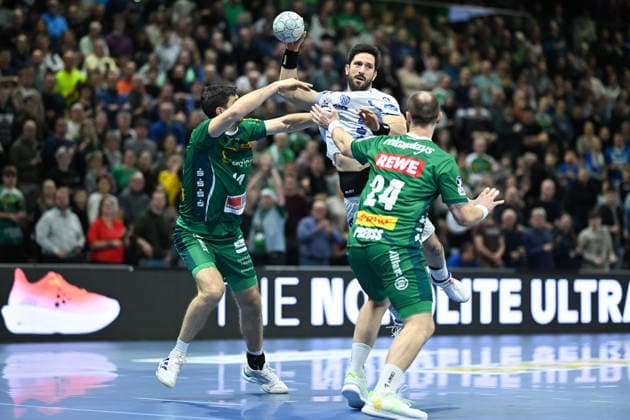 Tim Suton TBV Lemgo Lippe, 23 SC DHfK Leipzig vs TBV Lemgo Lippe, handball, DHB Cup quarter-finals, 2025 2026 season, 17 12 2025 SC DHfK Leipzig vs TBV Lemgo Lippe, handball, DHB Cup quarter-finals, 2025 2026 season, 17 12 2025 Dresden Copyright: xEibner-Pressefoto xHoepnerx EP_PHR