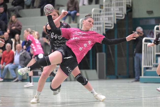 Svenja Huebner TusSies Metzingen, 26 TusSies Metzingen vs ATH Strasbourg, handball, test match, season 2025 2026, 17 12 2025 TusSies Metzingen vs ATH Strasbourg, handball, test match, season 2025 2026, 17 12 2025 Metzingen Copyright: xEibner-Pressefoto TobiasxBaurx EP_TBR