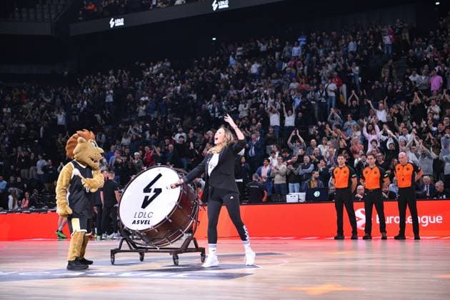 December 17, 2025, Decines, Aura, FRANCE: Mascot and host during the Turkish Airlines EuroLeague basketball match between LDLC ASVEL and Bayern Munich on 17 December 2025 at LDLC Arena Decines FRANCE - ZUMAl230 20251217_zip_l230_001 Copyright: xCyrilxLestagex
