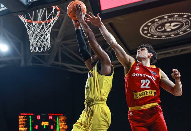 Mersin Spor v Filou Oostende - Basketball Champions League MERSIN, TURKIYE - DECEMBER 17: Ronald March Jr (4) of Mersin Spor dunks the ball during the Basketball Champions League group G match between Mersin Spor and Filou Oostende at Servet Tazegul Arena in Mersin, Turkiye on December 17, 2025. Serkan Avci Anadolu Mersin Turkey. Editorial use only. Please get in touch for any other usage.  Copyright: x2025xAnadoluxSerkanxAvcix
