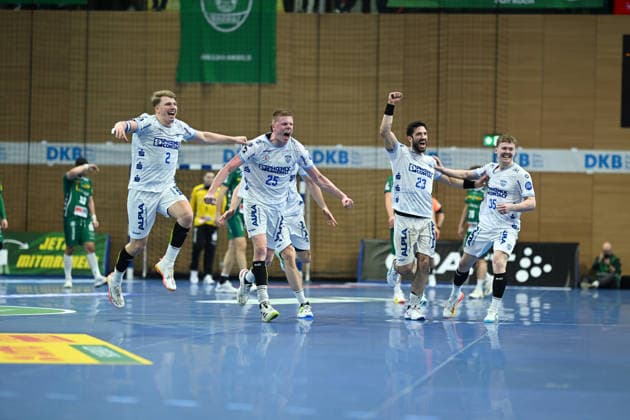 The TBV Lemgo Lippe team cheers after the final whistle SC DHfK Leipzig vs TBV Lemgo Lippe, handball, DHB Cup quarter-finals, 2025 2026 season, 17 12 2025 SC DHfK Leipzig vs TBV Lemgo Lippe, handball, DHB Cup quarter-finals, 2025 2026 season, 17 12 2025 Dresden Copyright: xEibner-Pressefoto xHoepnerx EP_PHR