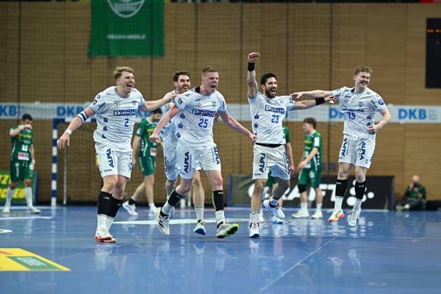 The TBV Lemgo Lippe team cheers after the final whistle SC DHfK Leipzig vs TBV Lemgo Lippe, handball, DHB Cup quarter-finals, 2025 2026 season, 17 12 2025 SC DHfK Leipzig vs TBV Lemgo Lippe, handball, DHB Cup quarter-finals, 2025 2026 season, 17 12 2025 Dresden Copyright: xEibner-Pressefoto xHoepnerx EP_PHR