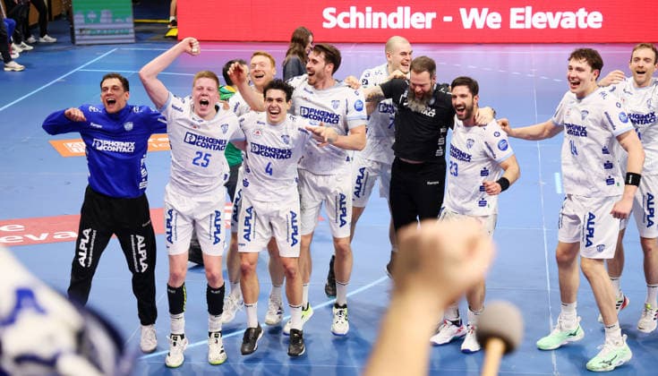 Dresden, 17 12 2025, Ballsportarena, Handball, DHB Pokal, Quarterfinal , SC DHfK Leipzig vs TBV Lemgo 27 35, In the picture Lemgo celebrates the entry into the FinalFour , For editorial use only Only editorial use , DHB HBL regulations prohibit any use of photographs as image sequences and or quasi video ,