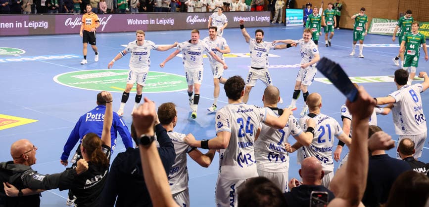 Dresden, 17 12 2025, Ballsportarena, Handball, DHB Pokal, Quarterfinal , SC DHfK Leipzig vs TBV Lemgo 27 35, In the picture Lemgo celebrates the entry into the FinalFour , For editorial use only Only editorial use , DHB HBL regulations prohibit any use of photographs as image sequences and or quasi video ,