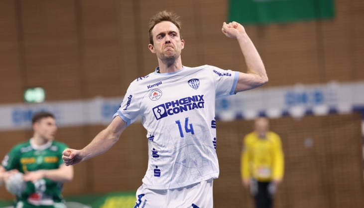 Dresden, 17 12 2025, Ballsportarena, Handball, DHB Pokal, Viertelfinale , SC DHfK Leipzig vs TBV Lemgo 27 35, Im Bild Lemgo celebrates the entry into the FinalFour Bobby Schagen 14, Lemgo , Nur zur redaktionellen Nutzung Only editorial use , DHB HBL regulations prohibit any use of photographs as image sequences and or quasi video ,