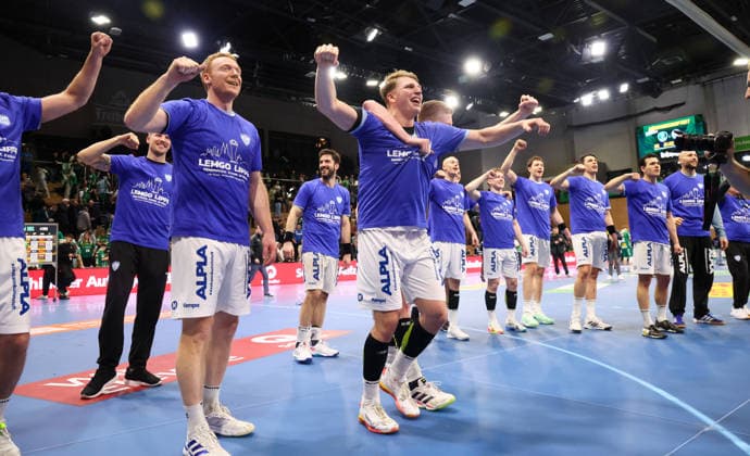 Dresden, 17 12 2025, Ballsportarena, Handball, DHB Pokal, Quarterfinal , SC DHfK Leipzig vs TBV Lemgo 27 35, In the picture Lemgo celebrates the entry into the FinalFour , For editorial use only Only editorial use , DHB HBL regulations prohibit any use of photographs as image sequences and or quasi video ,
