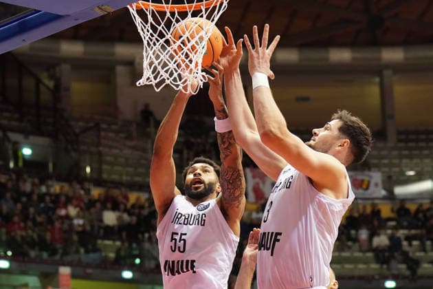 Foto IPP Giada Genzo Trieste 17 12 2025 Basketball Champions League - 2025 2026 Pallacanestro Trieste - Basket Wurzburg nella foto David MUENKAT e Leo SAFFER - Italy Photo Press - World Copyright - italy ITALY  Copyright: xR4924_italyphotopressx