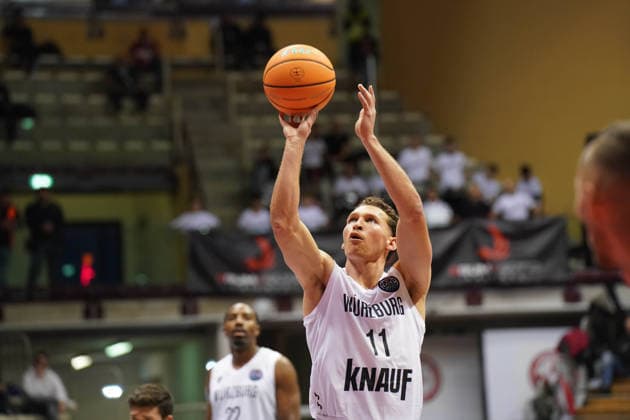 Foto IPP Giada Genzo Trieste 17 12 2025 Basketball Champions League - 2025 2026 Pallacanestro Trieste - Basket Wurzburg nella foto Brae IVEY - Italy Photo Press - World Copyright - italy ITALY  Copyright: xR4924_italyphotopressx